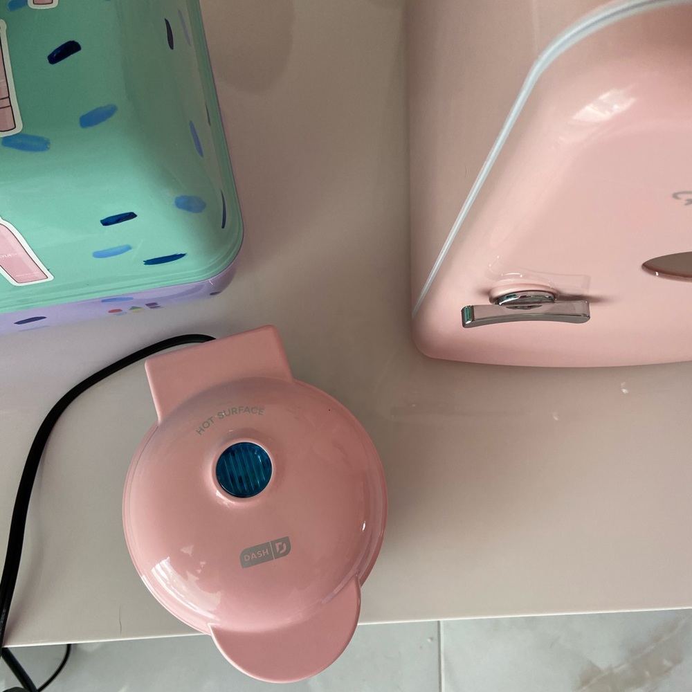 Light pink mini waffle maker